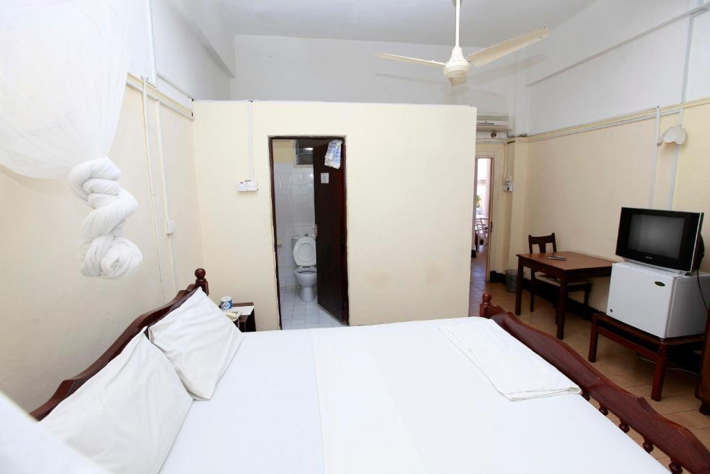 New Palm Tree Hotel Mombasa Room photo