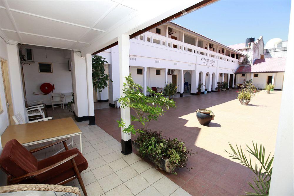 New Palm Tree Hotel Mombasa Exterior photo